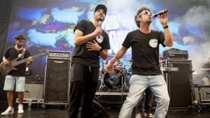 «Para los neuquinos»: Tocaron el himno de Neuquén en el Quilmes Rock tras un show a pura cumbia
