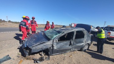 Violento vuelco en Ruta 22. Foto: gentileza bomberos