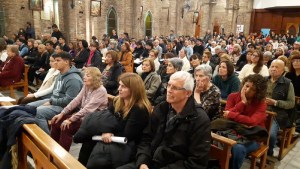 Catedral colmada en Neuquén para recordar al papa Francisco tras su muerte: «Un peregrino de la esperanza»
