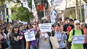 Video | Marcha multitudinaria en Neuquén: se normalizó el tránsito tras el paso de ATEN, ceramistas y hospitalarios