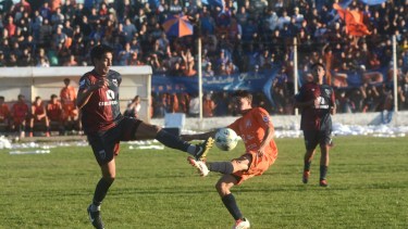 Deportivo Roca viene de ganarle el clásico a Argentinos del Norte. (Foto: Andrés Maripe)