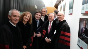 Javier Milei con dos críticos del papa Francisco: el acto que causó polémica antes de su viaje a Roma