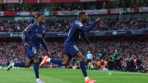 Con un gol de Dembelé, PSG le ganó a Arsenal en Londres en la semifinal de la Champions League