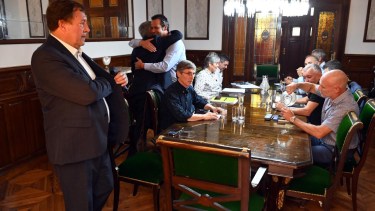 Weretilneck convocó para este mediodía al Gabinete, y se prevé un extenso temario. Foto: Marcelo Ochoa