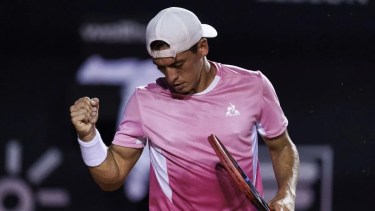 Sebastián Báez debutó con un triunfo en el ATP de Barcelona.