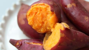 Incorporar estos alimentos en la dieta diaria puede ayudar a mejorar notablemente el descanso nocturno y favorecer una mejor salud en general.

