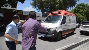 Jair Bolsonaro es trasladado al hospital en Brasil por «fuertes dolores» en el abdomen