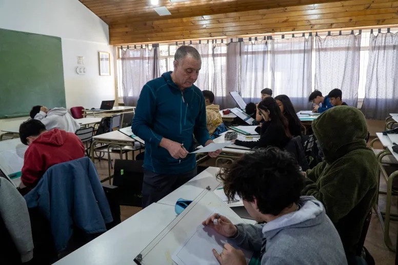 Abrazaron el CET 2 en Bariloche para protestar contra la reforma de la ...