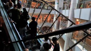 Cómo funcionan los comercios en Chile este sábado de Semana Santa: cuándo son los próximos feriados