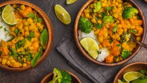 Calentito, rico y saludable: la receta de curry de garbanzos que no vas a parar de hacer