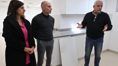 La recorrida de funcionarios y legisladores por la obra del hospital de Bariloche fue encabezada por el ministro Alejandro Echarren. (Alfredo Leiva)