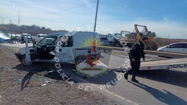 Vuelco en Ruta 7, en el ingreso a Neuquén. Foto: gentileza