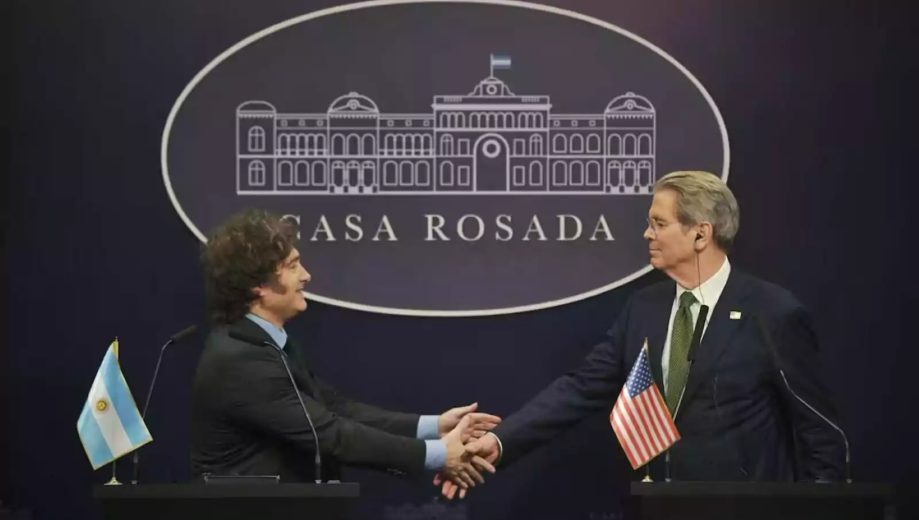 Javier Milei junto a Scott Bessent. Foto: Archivo.