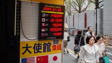 Rigen los nuevos aranceles de Estados Unidos y traen otro mal día en las bolsas: «Me están besando el culo», alardeó Trump