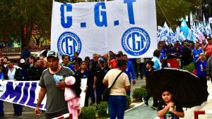 El Gobierno limitó el derecho a huelga: uno por uno, los sectores que deberán trabajar aunque haya paro