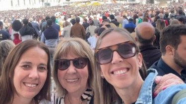 Tres neuquinas asistieron a la última misa pascual del papa Francisco en la plaza San Pedro y cuentan su experiencia