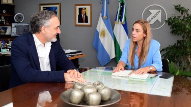 La mandataria recibió al senador, con un gesto de reparación de la dura reunión del año pasado. Foto Gentileza