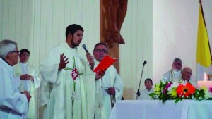 «Mucha rodilla y mucha mano»: el consejo que el papa Francisco le dio al padre Alexis de Allen