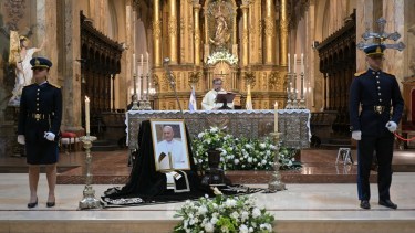 Donald Trump homenajeó al papa Francisco por amar «al mundo» y anunció que irá a su funeral