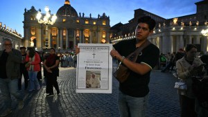 Cómo reflejaron las tapas de diarios del mundo la noticia de la muerte del papa Francisco: repercusión total