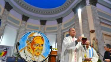 Viedma despidió al papa Francisco. Fotos: Mauricio Martín. 