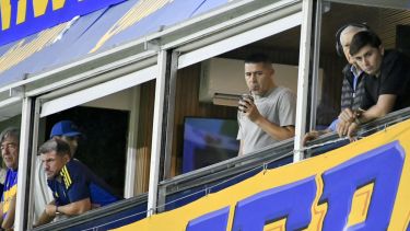 Román toma mate y piensa. Herrón se alista para su cuarto interinato. El presidente ya eligió al próximo DT, pero pinta complicado. (FBaires)