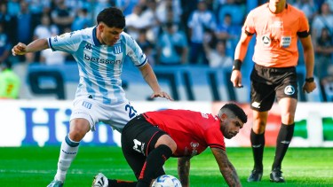 Ever Banega. Club Atletico Racing vs Newells Olds Boys. Fecha 16 Torneo Apertura Liga Porfesional Argentina.