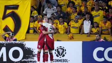 Colidio y Mastantuono, dos de los tres goles de River ante Barcelona. (AP)