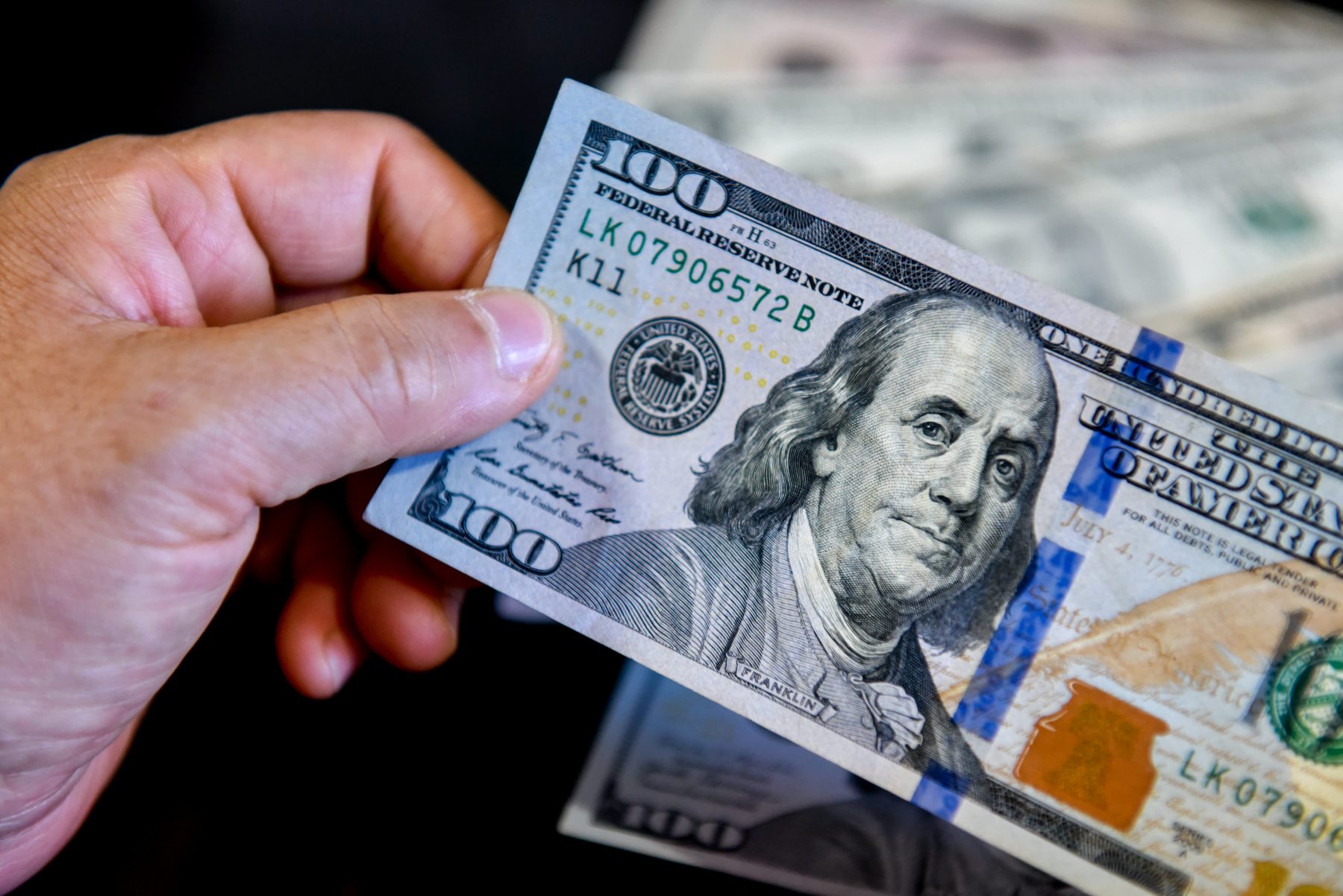 Dólar en Neuquén y Río Negro: cotización en los bancos y del blue tras la tregua entre EE.UU. y China