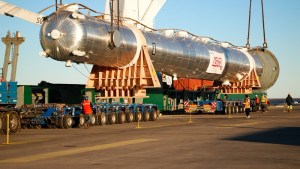 Gas rico de Vaca Muerta: Mega recibió una torre para ampliar su capacidad de separación