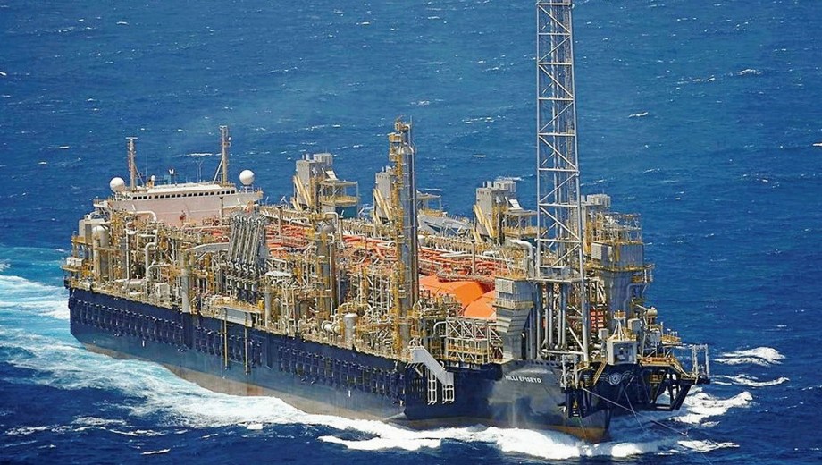 El Hilli Episeyo será el primer barco fábrica de GNL que llegue al país.