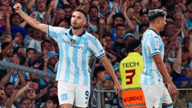 Racing va por la cima de su grupo en Colombia.