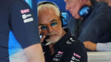 Flavio Briatore apuntó contra Alpine por el rendimiento del monoplaza. (AP)