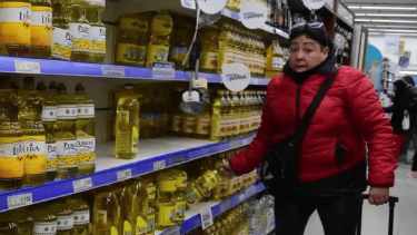 Luis Caputo y una reunión crucial por los aumentos de precios en los supermercados: qué pasará con el aceite