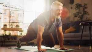 Cómo llegar a la vejez en forma: una rutina simple de 5 ejercicios para mayores de 50