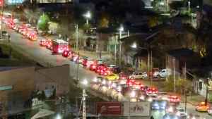 Fuerte choque entre una moto y un colectivo en Neuquén: un herido y complicaciones en el tránsito