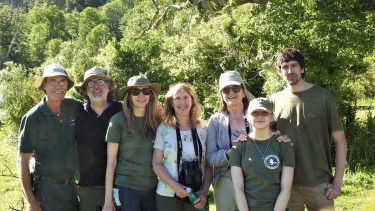 Jorge Travería con sus colegas del Club de Observación de Aves (COA) San Martín de los Andes. El primero de izquierda a derecha. Foto: gentileza. 