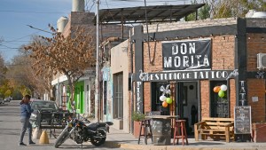 Fernández Oro flexibiliza el horario de cierre de comercios pensando en el verano