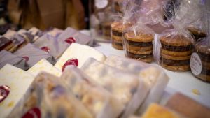 La Tienda de Sabores, la feria itinerante de alimentos y bebidas de origen neuquino, llega a Villa La Angostura