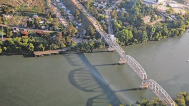 La experiencia aérea  ofrece perspectivas nuevas para el visitante de Viedma y Patagones. Foto gentileza Viedma Experiencias.  
