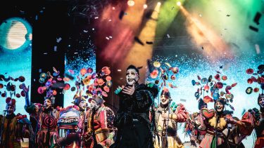 Creada en 2001 por los hermanos Tabaré y Yamandú Cardozo, Agarrate Catalina es una de las murgas uruguayas más reconocidas en el mundo.