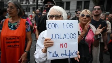 Proponen extender la moratoria y aumentar el bono a jubilados. 