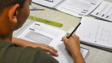 Con nuevos beneficiarios, la beca Gregorio Álvarez se extiende en Neuquén