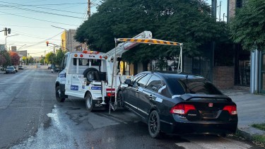 La grúa municipal de Neuquén funciona las 24 horas, los siete días de la semana. (Gentileza)