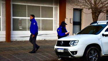 El allanamiento en la vivienda de Jorge Salas, presidente de la Cooperativa 127 Hectáreas de Neuquén. (Matías Subat)