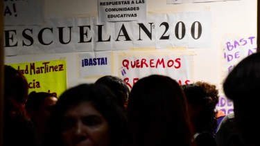 Video | Una mamá fue a hablarle a ATEN capital en Neuquén: «Apóyense en los padres, nos dejan siempre afuera»