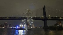Imagen de Dos muertos en el impactante choque contra el puente de Brooklyn en Estados Unidos: 19 heridos en el buque mexicano