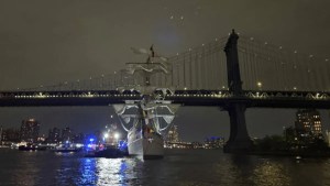 Dos muertos en el impactante choque contra el puente de Brooklyn en Estados Unidos: 19 heridos en el buque mexicano