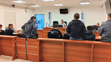 Dos jóvenes fueron imputados por tentativa de homicidio tras una golpiza a la salida de un boliche en Neuquén. 