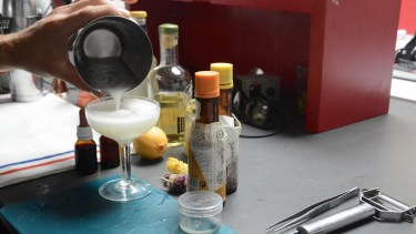 Pisco Sour clásico y versión patagónica: dos recetas para preparar este cóctel con historia